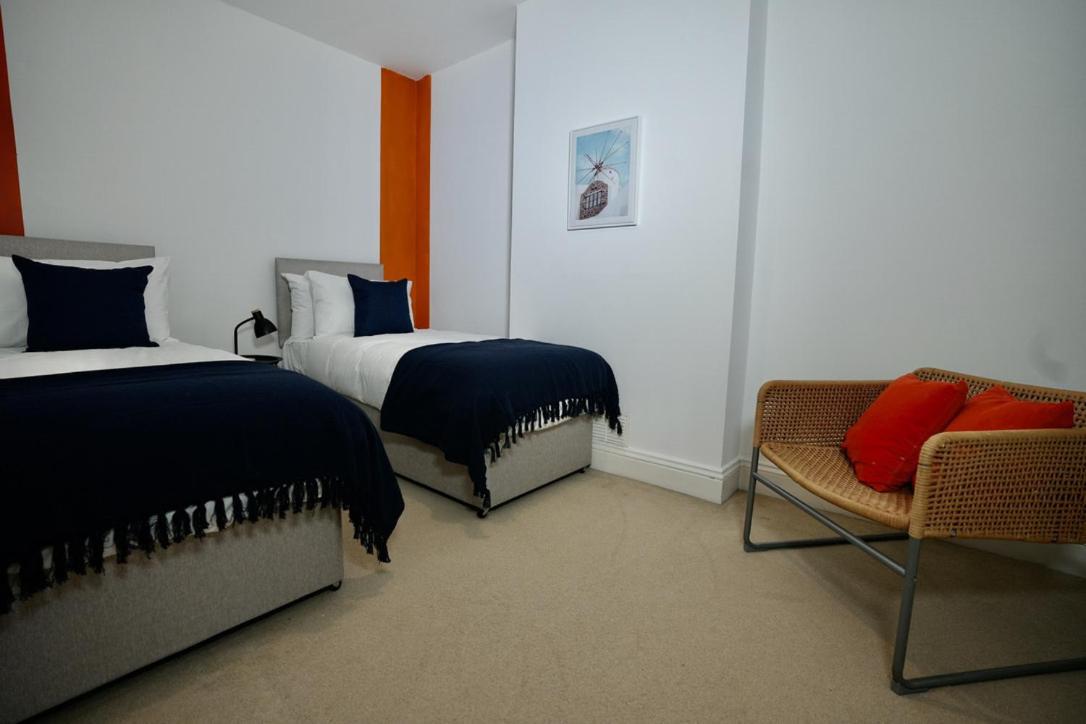 Spacious Two-Bedrooms House, Private Parking, Contractors, Relocators Oxford Esterno foto