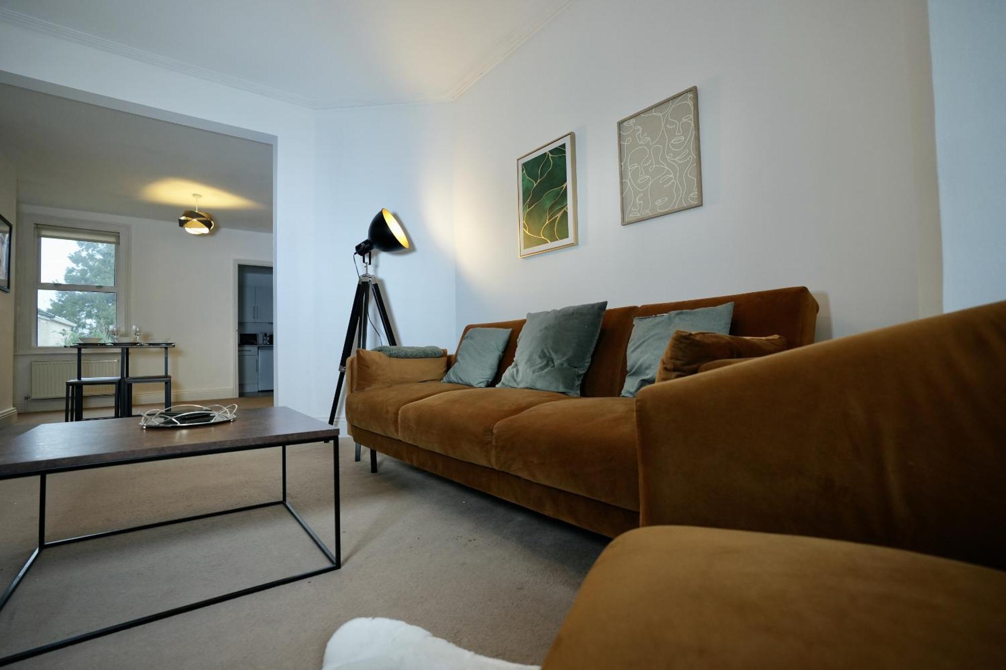 Spacious Two-Bedrooms House, Private Parking, Contractors, Relocators Oxford Esterno foto