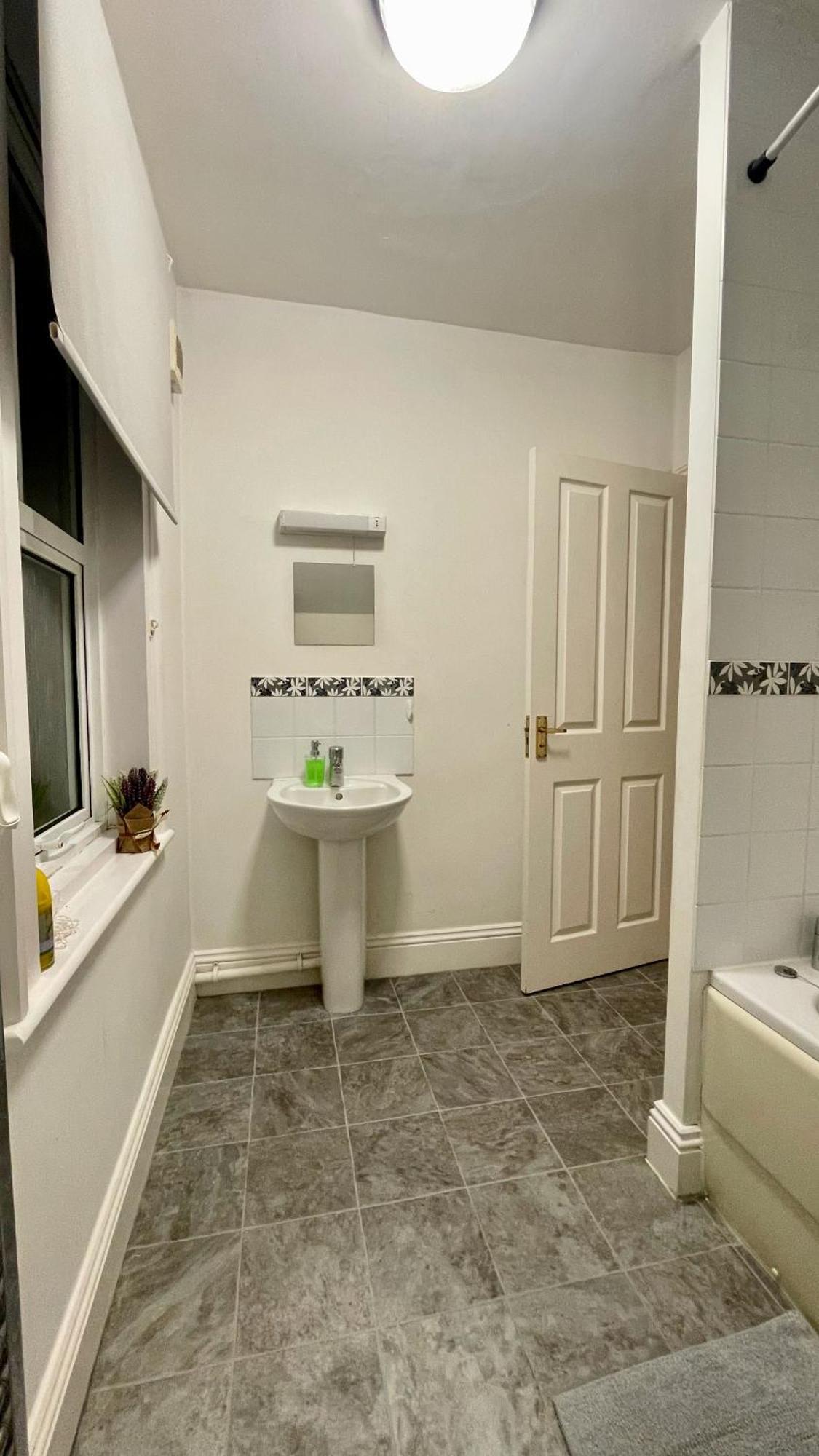 Spacious Two-Bedrooms House, Private Parking, Contractors, Relocators Oxford Esterno foto