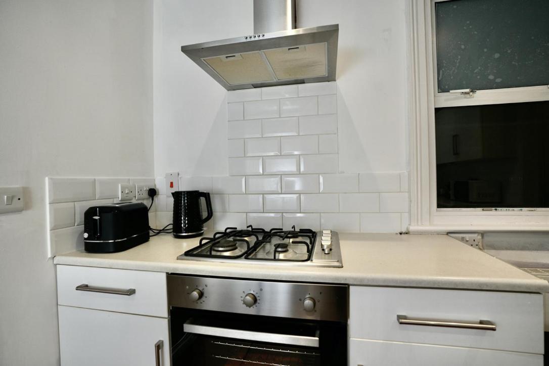 Spacious Two-Bedrooms House, Private Parking, Contractors, Relocators Oxford Esterno foto