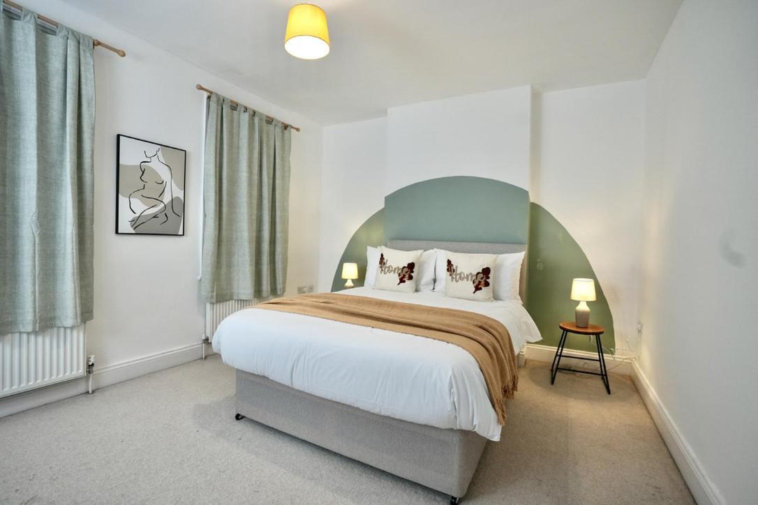 Spacious Two-Bedrooms House, Private Parking, Contractors, Relocators Oxford Esterno foto