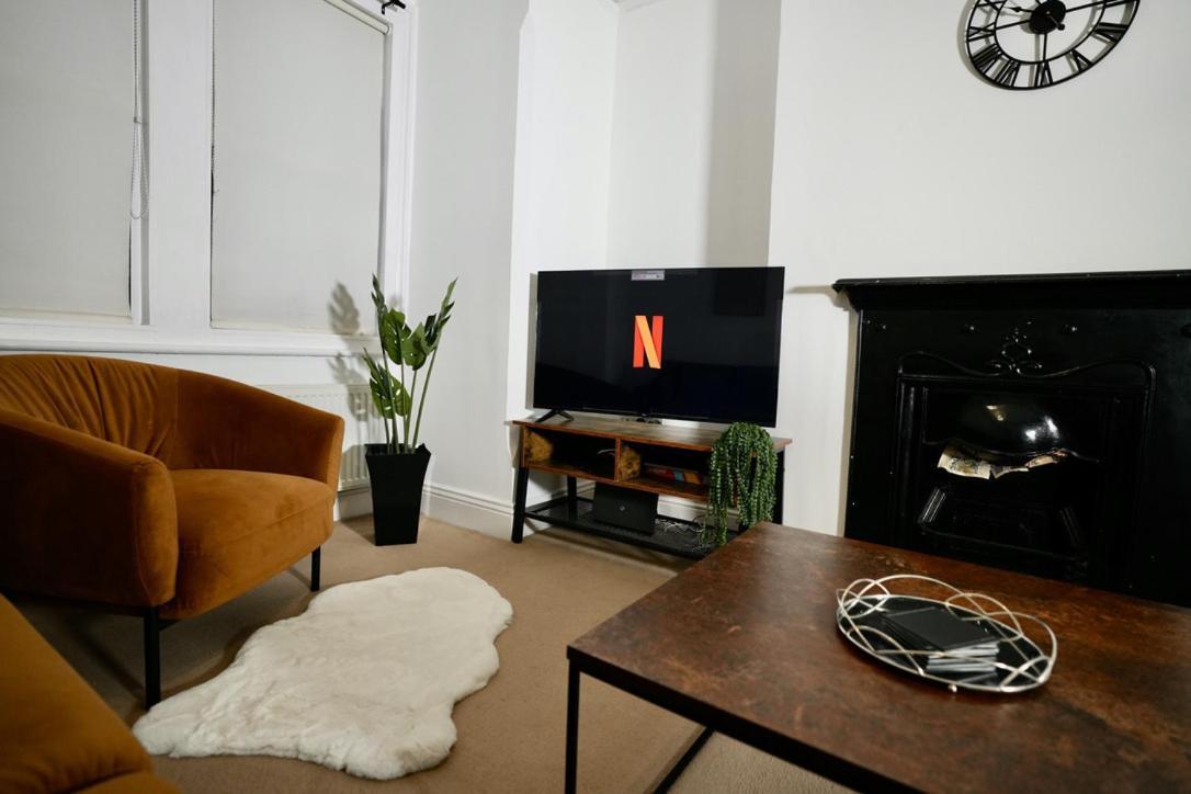Spacious Two-Bedrooms House, Private Parking, Contractors, Relocators Oxford Esterno foto