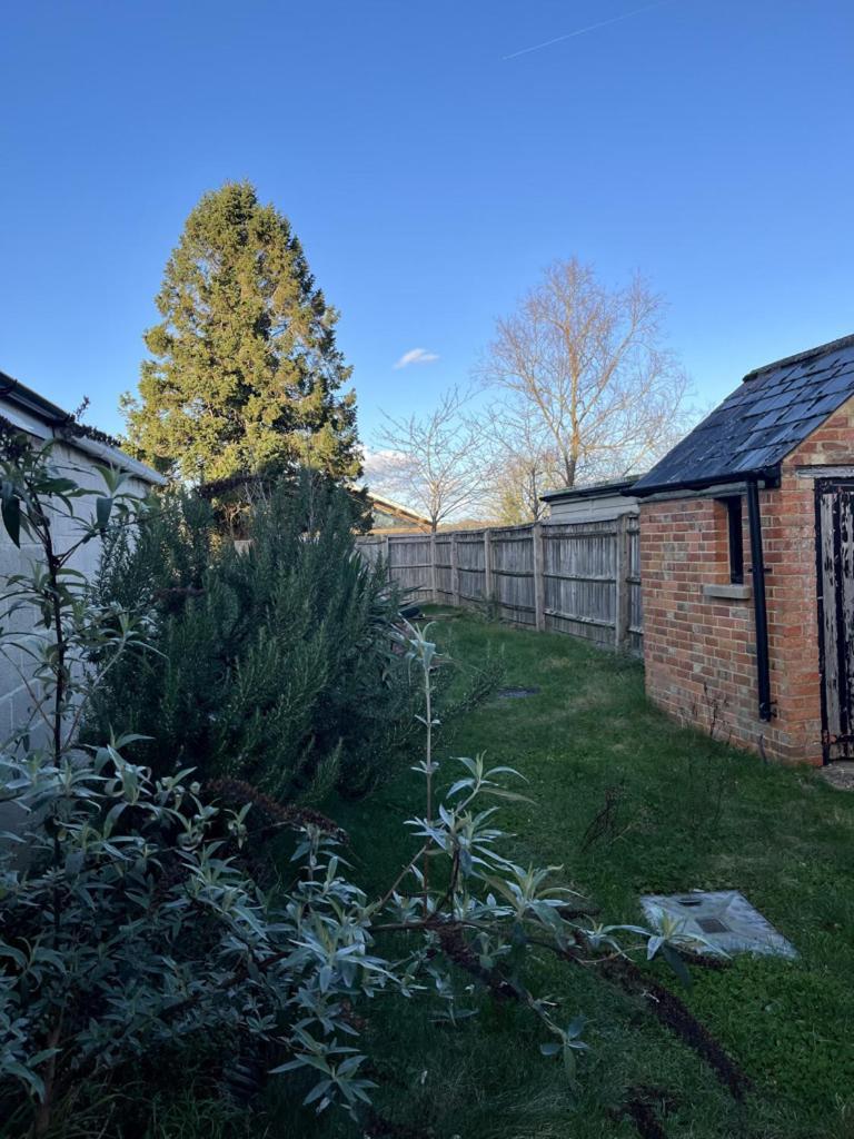 Spacious Two-Bedrooms House, Private Parking, Contractors, Relocators Oxford Esterno foto